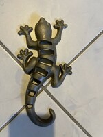 Silver colored cast iron lizard, for horn space indoors, special decoration.