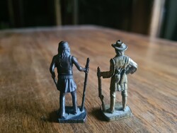 Pici Buffalo Bill és Chato figura, fémből (Scame)