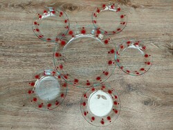 A set of red sunburst glass typical of Alföld porcelain