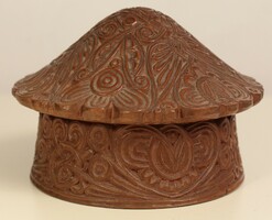 Folk art carved wooden box, 1930-40, with straw mark