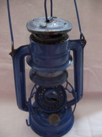 Régi kék MEVA 863 viharlámpa, petróleum lámpa