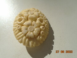 Hand carved flower pattern bone brooch