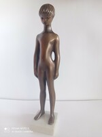 R. Kiss Lenke bronz szobra