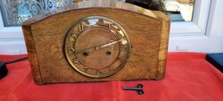 Quarter-stroke fireplace clock.