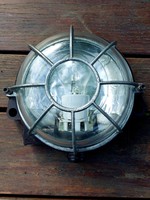 Hajólámpa,pincelámpa,ipari lámpa- robbanás biztos üveggel fém rácssal.