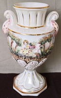 Dt/099 - capodimonte vintage cherub decorative vase