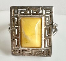 430T. 1 Forintról! 925-ös ezüst (6,3 g) állítható méretű gyűrű, sárga kővel és görög mintával!
