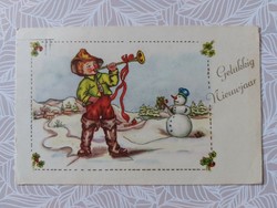Régi újévi képeslap levelezőlap kisfiú hóember lóhere trombita