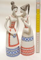 Hollóházi beszélgető lányok porcelán figura (2336)