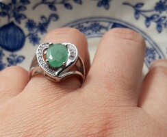 Szív alakú smaragd gyűrű ezüst foglalatban, 54-es méret
