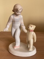 Macival sétáló kislány - Aquincumi porcelán