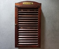 Vintage fali kulcstartó szekrényke