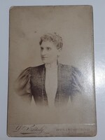 Antique female photo from the 1860s and 70s by dr Székely Vienna i. From the workshop of Heinrichshof