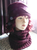 Burgundy knitted hat and round scarf