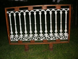 Cast aluminum garden screen, mobile gate