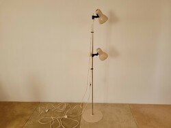 Régi retro két fémbúrás állítható magasságú mid century állólámpa krém színű lámpa