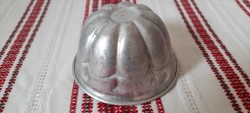 Kis régi alumínium kuglóf sütő, puding/zselé forma