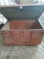 Antique chest/maybe military?/