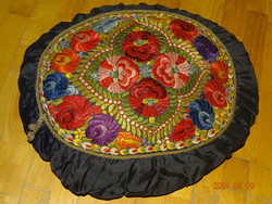 Matyó embroidered decorative pillow