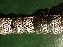 Antik ezüst ötvös karkötő csipke mintázatú egyedi kézműves karkötő ezüst láncos csattal szép ajándék