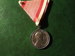 Arc. Károly silver gallantry medal 1917 with original breastband of the i. From the World War era