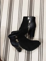 Italian elegant fashionable bosido branded black leather boots, ankle boots in size 37