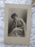 Antik szecessziós fotólap/képeslap, USA Schloss New York műterme elegáns hölgy hímzett ruha 1900