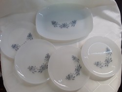 4494- Arcopal, tejüveg kék mintás tál tányérokkal