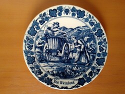 Kék fehér festett holland porcelán fali tányér, szőlő szüret bor, jelzett, hibátlan Royal Goedewagen