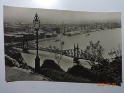 Régi képeslap: Budapest, látkép a Gellérthegyről (1957)