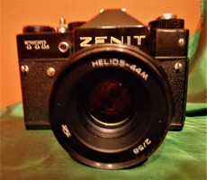 ZENIT TTL  filmes fényképezőgép /nemhasznált/ új, fekete bőrtokban, HELIOS  optikával