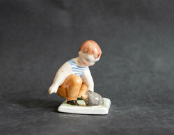 Bodrogkeresztúri retro kerámia figura - sünit simogató fiú