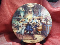 Bradex wonderful porcelain decorative plate!