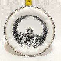 Hollóháza Jurcsák ladies in Laszlo hats small porcelain ashtray (2370)