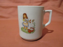 Kislányos Zsolnay bögre, csésze