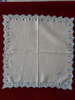 Hímzett batiszt díszzsebkendő K J monogrammal