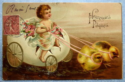 Antik dombornyomott Húsvéti üdvözlő litho képeslap angyalka tojás fogaton csibékkel