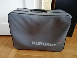 Hungary feliratú retro műbőr bőrőnd