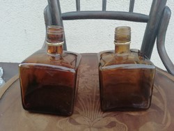 Kettő darab régi üveg, triple sec stílusú palack