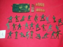 Retro trafikáru bazáráru műanyag játék katona katonák csomagban egyben képek szerint 1