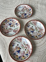 Japán porcelán, gésa mintás kistányér (3 +1 darab)