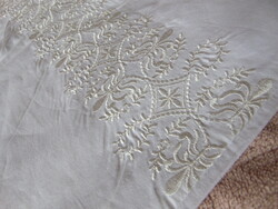 Csodaszép fehér pamut ágynemű hímzett díszítéssel