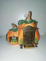 Halloween candle holder in the shape of a pumpkin lantern