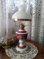 Wallendorf porcelán testű petróleum lámpa lüszterbúrával, réz szerelékkel!