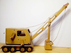 Fából készült vonóköteles bányagép az 1930-as évekből, gyűjteménybe való darab.