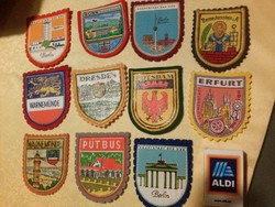 11 db felvarrható retró német NDK szuvenír címer: Erfurt, Berlin, Potsdam, Warnemünde, Drezda stb.