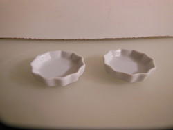 Porcelain - 2 pcs - pie form - 5 cm - snow white - Austrian - miniature - flawless