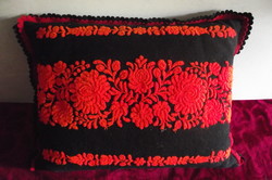 Original Matyó pillow.