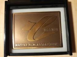 Magyar filmlaboratórium 1964 - 74 plakett , redeti bakelit doboz (posta van)  !
