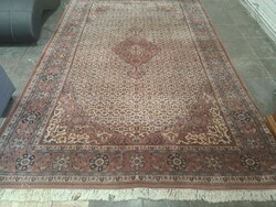 10 hand-knotted carpets (from HUF 1)